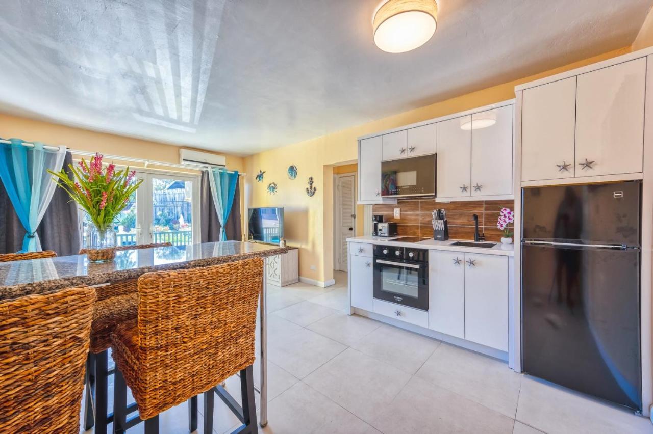 Apartment In Downtown At The Beach Нассау Екстер'єр фото