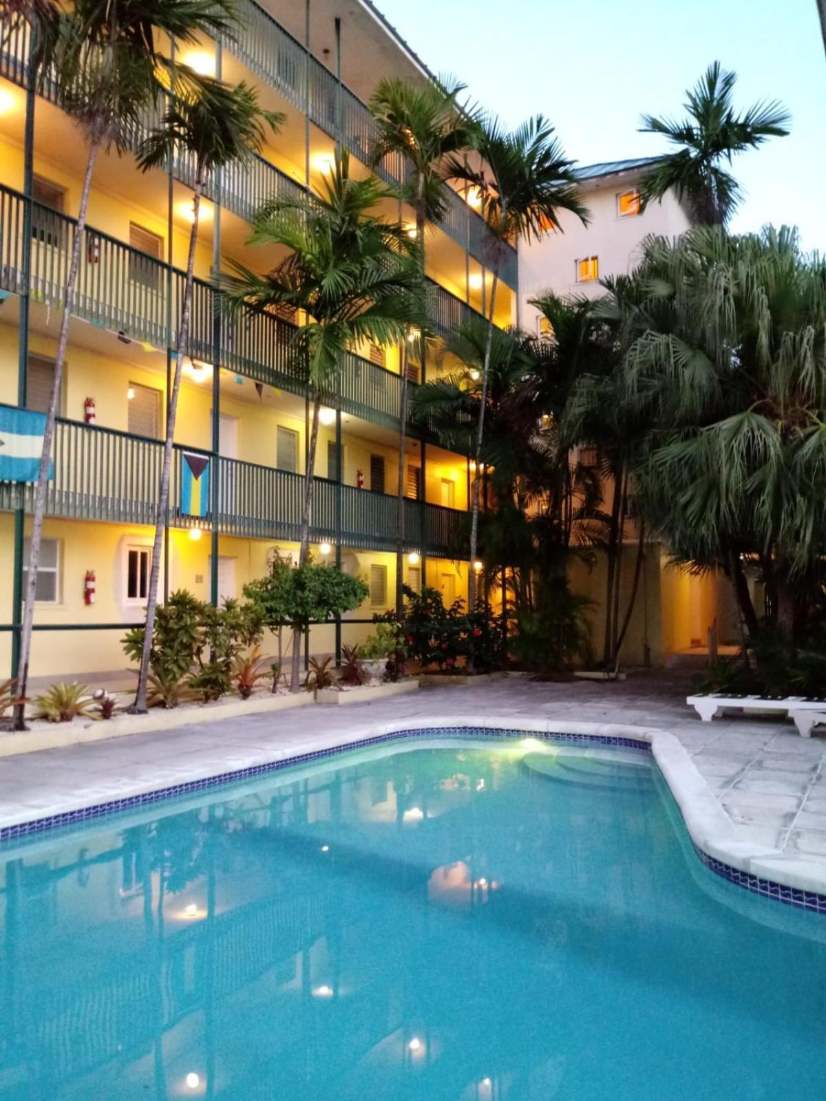 Apartment In Downtown At The Beach Нассау Екстер'єр фото